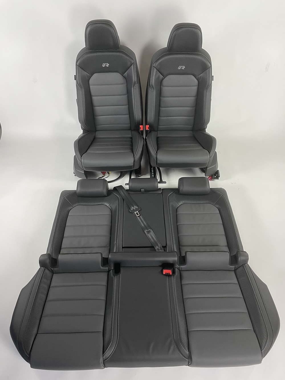 Interieur VW Golf 7 R Leder/Leder Carbon Schwarz online bestellen bei  Carsetz