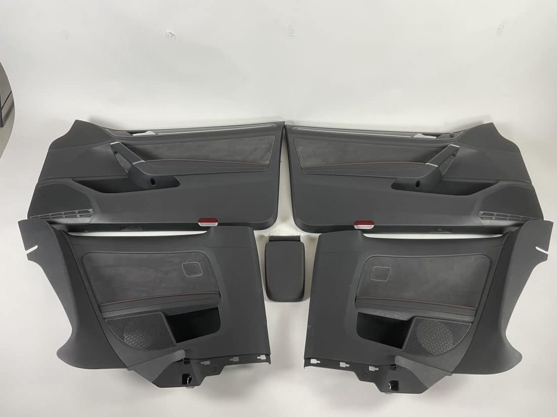 Données du conteneur Trp Post - ID Trp Post 6429 - Intérieur VW Golf 7 5G GTI TCR - Alcantara et tissu gris-rouge - Conteneur Trp Post
