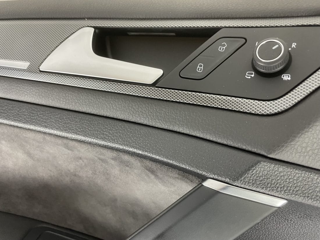 Données du conteneur Trp Post - ID Trp Post 6429 - Intérieur VW Golf 7 5G GTI TCR - Alcantara et tissu gris-rouge - Conteneur Trp Post