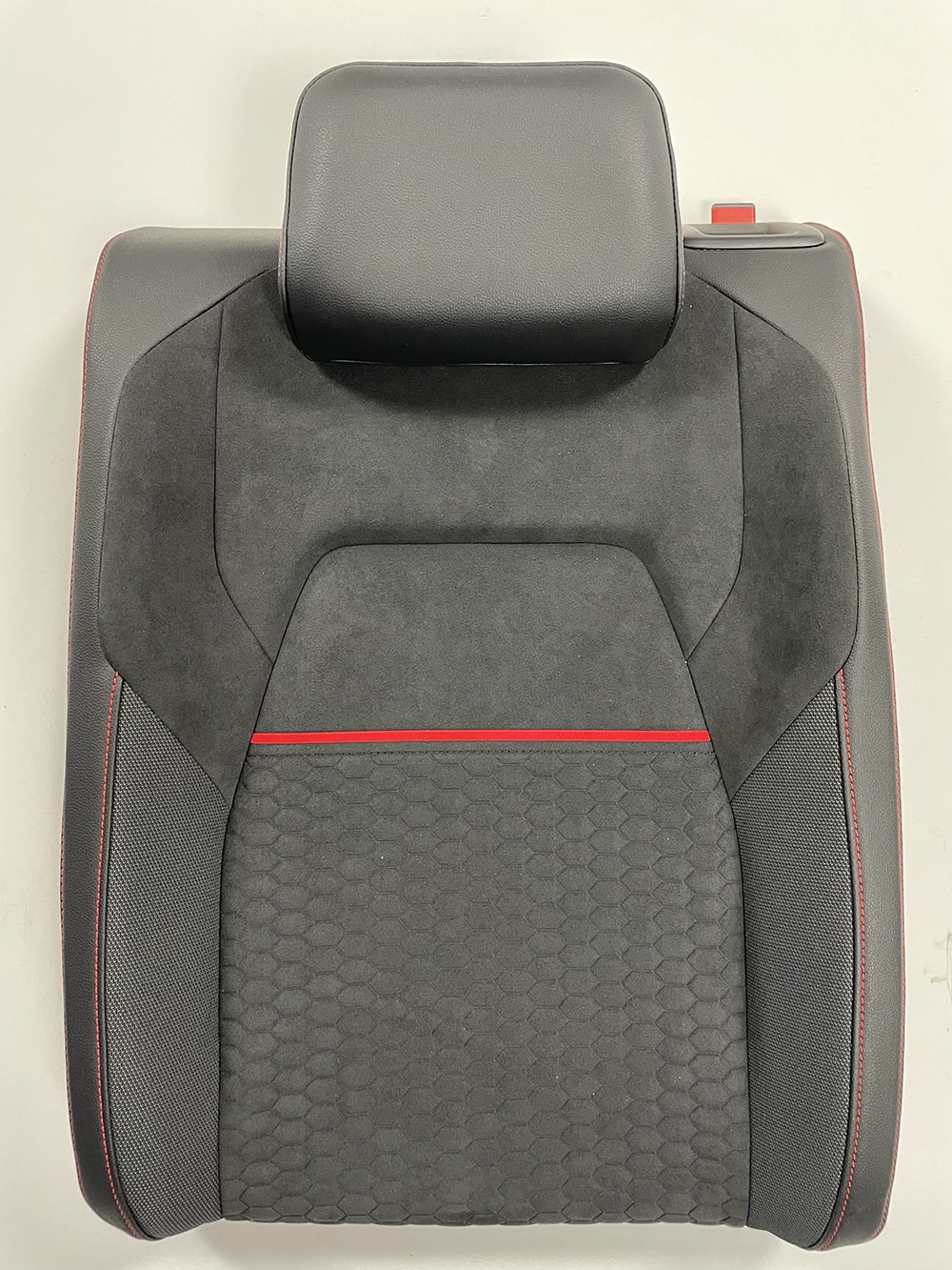 10016 VW Golf8 Seats 12