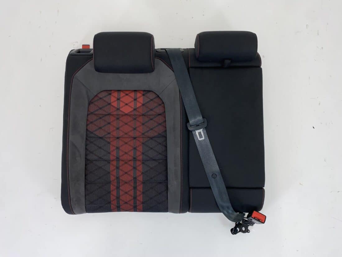 Données du conteneur Trp Post - ID Trp Post 6429 - Intérieur VW Golf 7 GTI TCR - Alcantara et tissu gris-rouge - Conteneur Trp Post