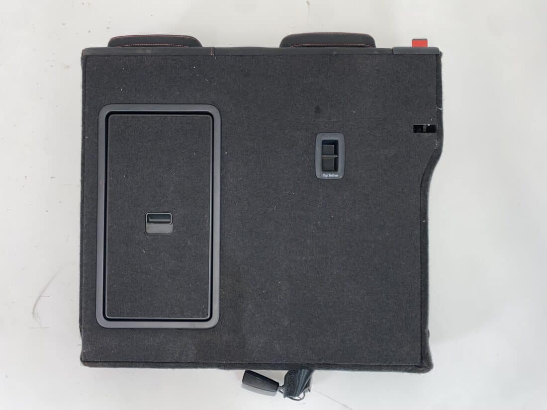 Données du conteneur Trp Post - ID Trp Post 6429 - Intérieur VW Golf 7 GTI TCR - Alcantara et tissu gris-rouge - Conteneur Trp Post