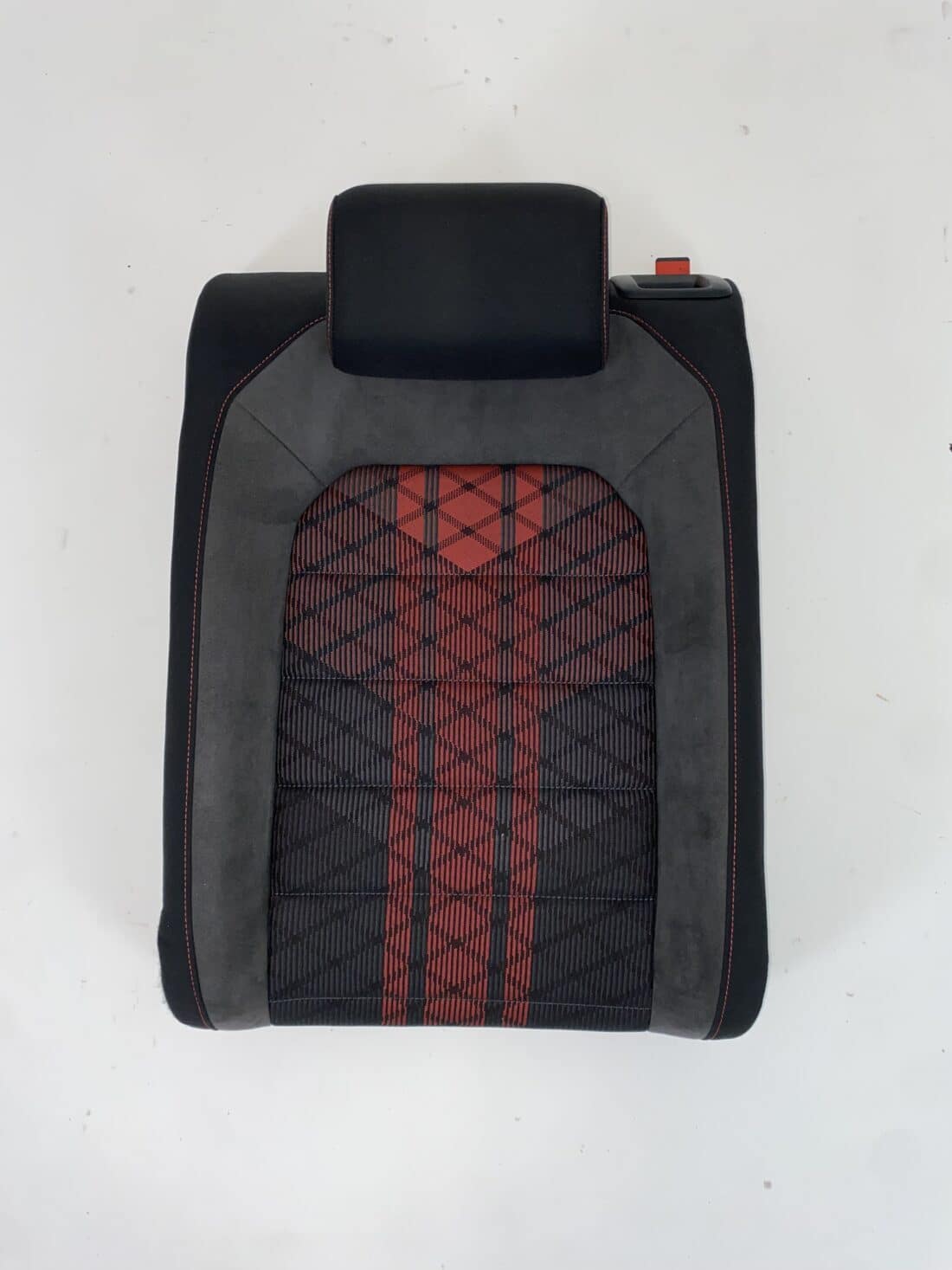 Données du conteneur Trp Post - ID Trp Post 6429 - Intérieur VW Golf 7 GTI TCR - Alcantara et tissu gris-rouge - Conteneur Trp Post