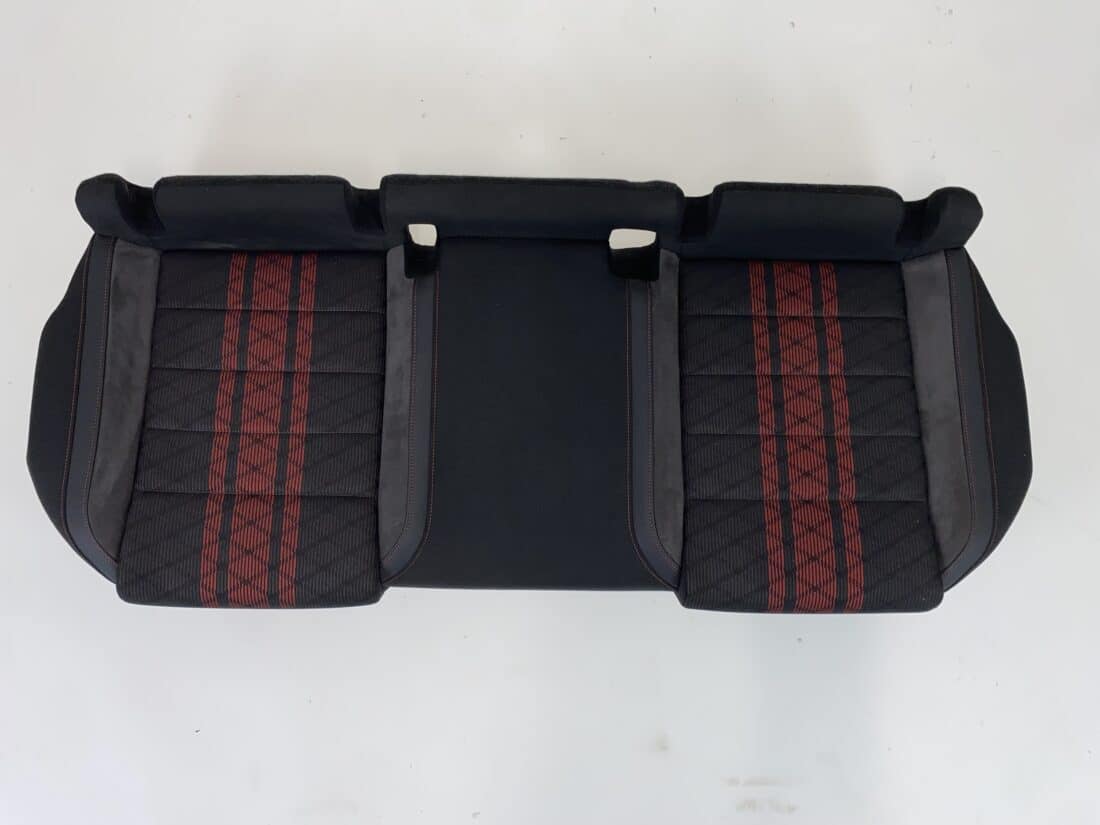 Données du conteneur Trp Post - ID Trp Post 6429 - Intérieur VW Golf 7 GTI TCR - Alcantara et tissu gris-rouge - Conteneur Trp Post