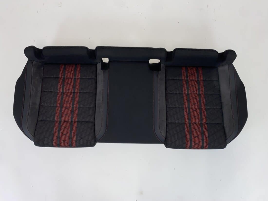 Données du conteneur Trp Post - ID Trp Post 6429 - Intérieur VW Golf 7 GTI TCR - Alcantara et tissu gris-rouge - Conteneur Trp Post