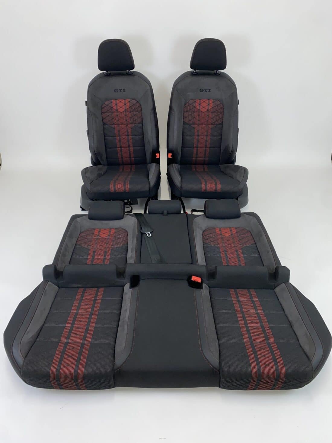 Données du conteneur Trp Post - ID Trp Post 6429 - Intérieur VW Golf 7 GTI TCR - Alcantara et tissu gris-rouge - Conteneur Trp Post