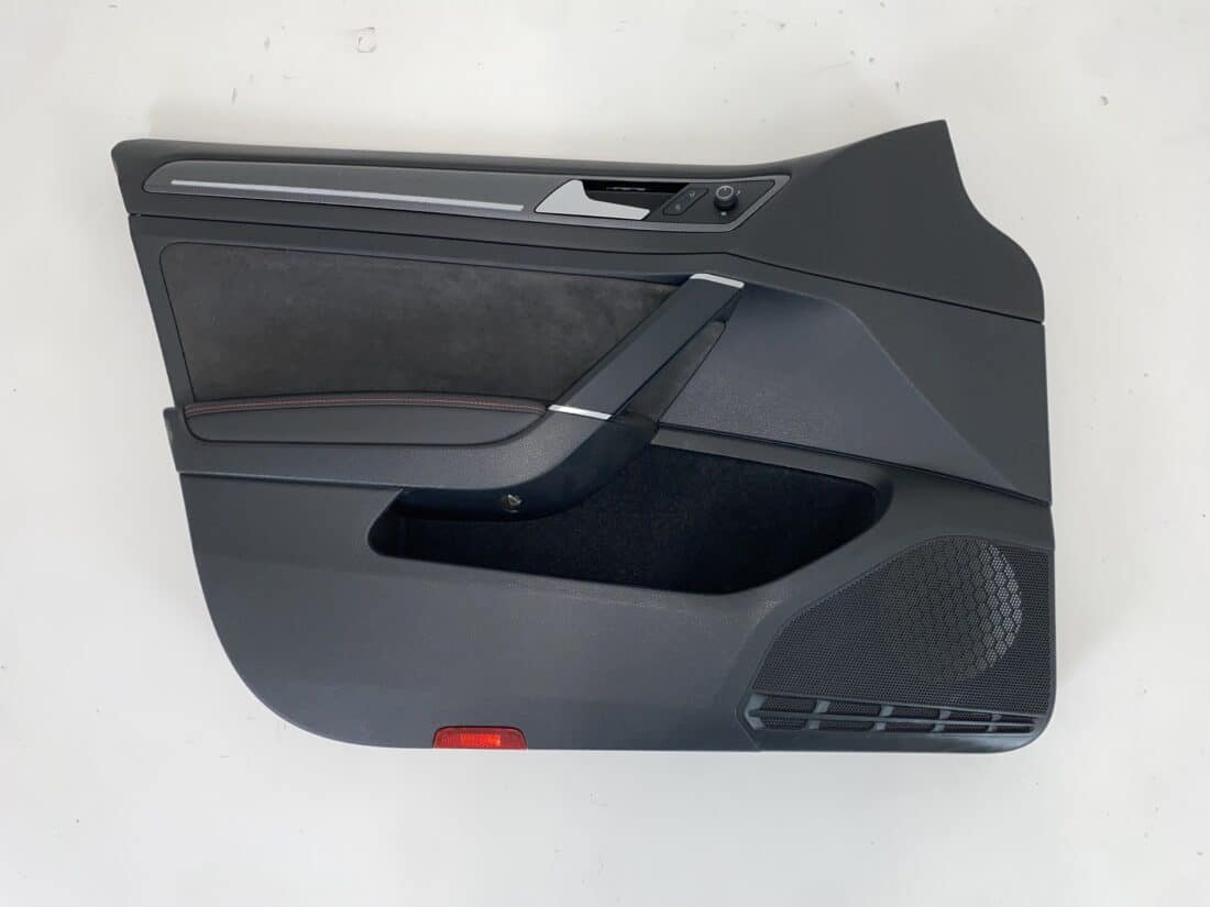 Données du conteneur Trp Post - ID Trp Post 6429 - Intérieur VW Golf 7 GTI TCR - Alcantara et tissu gris-rouge - Conteneur Trp Post