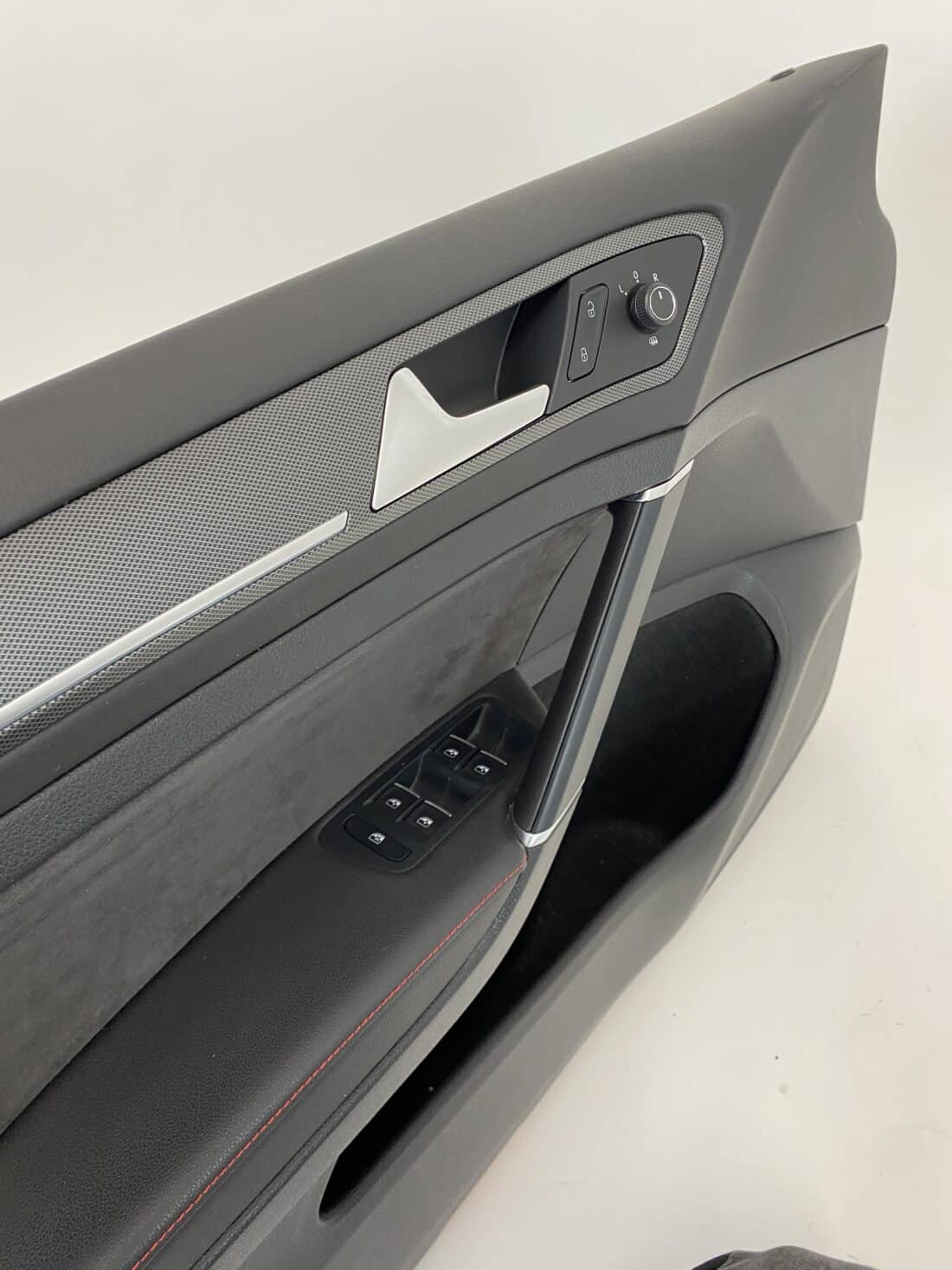 Données du conteneur Trp Post - ID Trp Post 6429 - Intérieur VW Golf 7 GTI TCR - Alcantara et tissu gris-rouge - Conteneur Trp Post