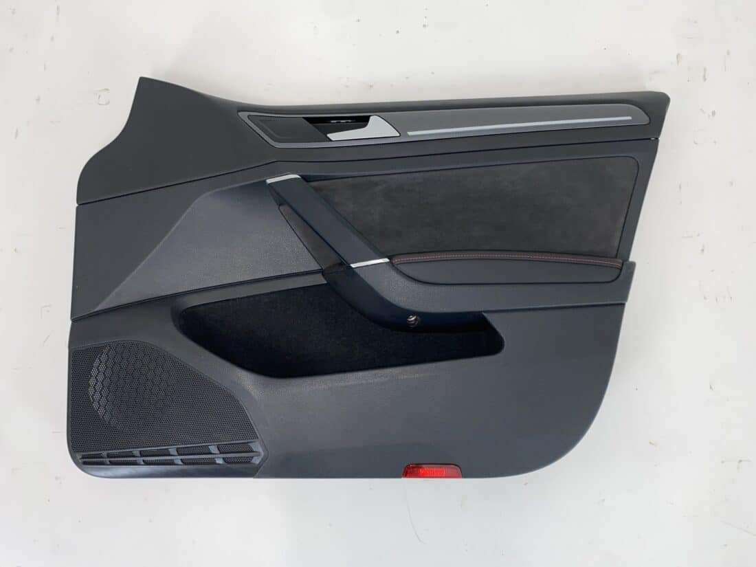 Données du conteneur Trp Post - ID Trp Post 6429 - Intérieur VW Golf 7 GTI TCR - Alcantara et tissu gris-rouge - Conteneur Trp Post