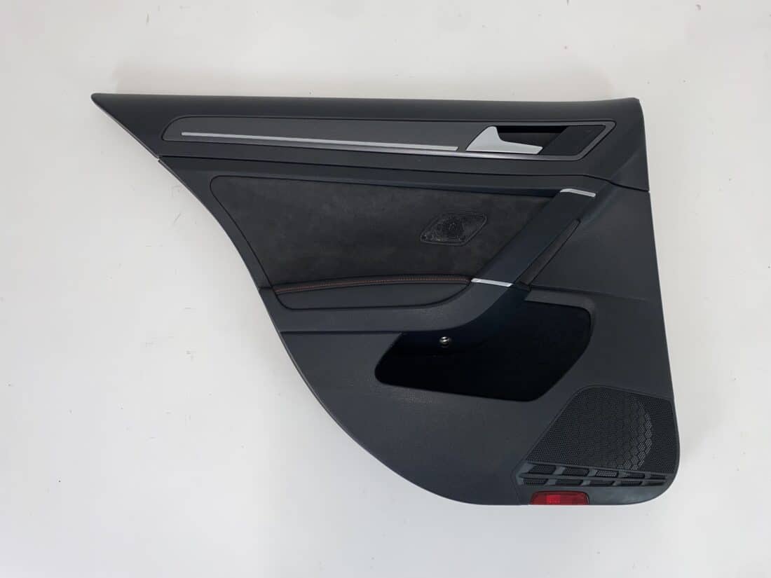 Données du conteneur Trp Post - ID Trp Post 6429 - Intérieur VW Golf 7 GTI TCR - Alcantara et tissu gris-rouge - Conteneur Trp Post