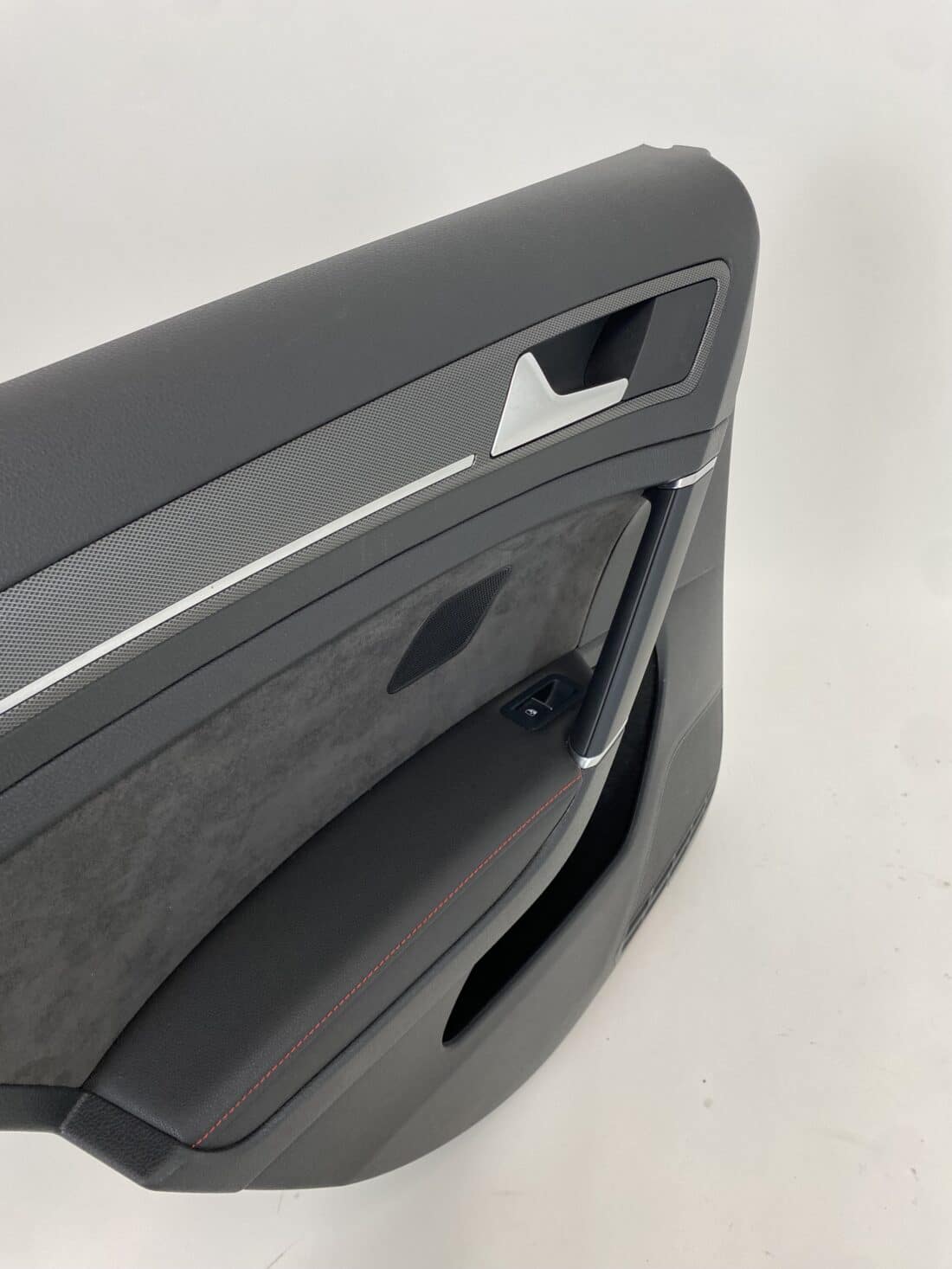 Données du conteneur Trp Post - ID Trp Post 6429 - Intérieur VW Golf 7 GTI TCR - Alcantara et tissu gris-rouge - Conteneur Trp Post