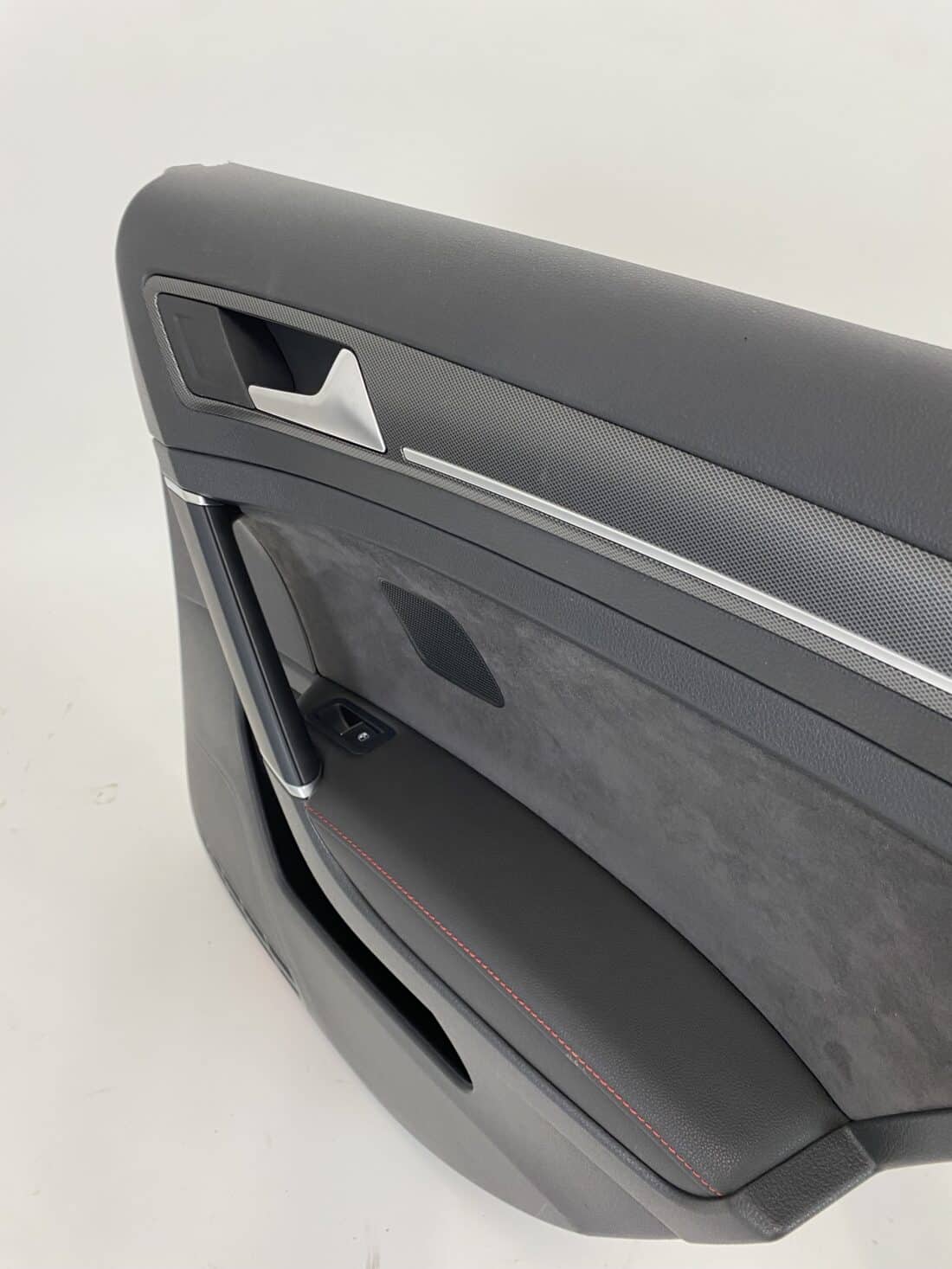 Données du conteneur Trp Post - ID Trp Post 6429 - Intérieur VW Golf 7 GTI TCR - Alcantara et tissu gris-rouge - Conteneur Trp Post