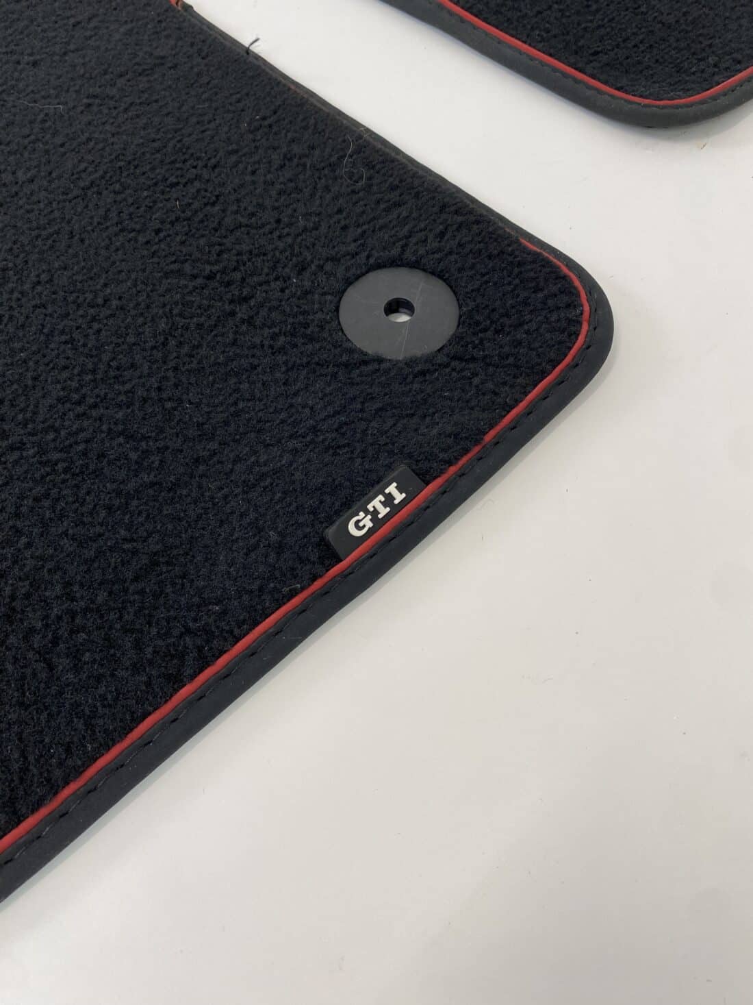 Données du conteneur Trp Post - ID Trp Post 6429 - Intérieur VW Golf 7 GTI TCR - Alcantara et tissu gris-rouge - Conteneur Trp Post