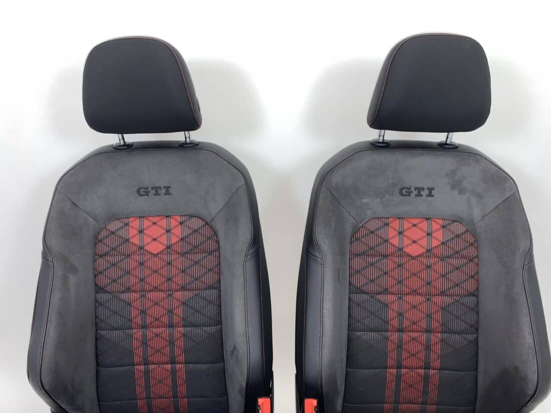 Données du conteneur Trp Post - ID Trp Post 6429 - Intérieur VW Golf 7 GTI TCR - Alcantara et tissu gris-rouge - Conteneur Trp Post