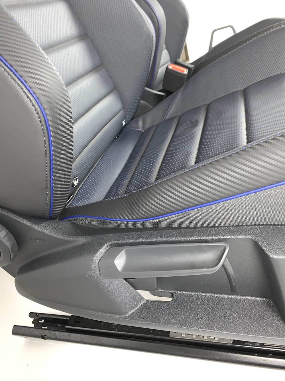 10040 VW Golf8 Seats2