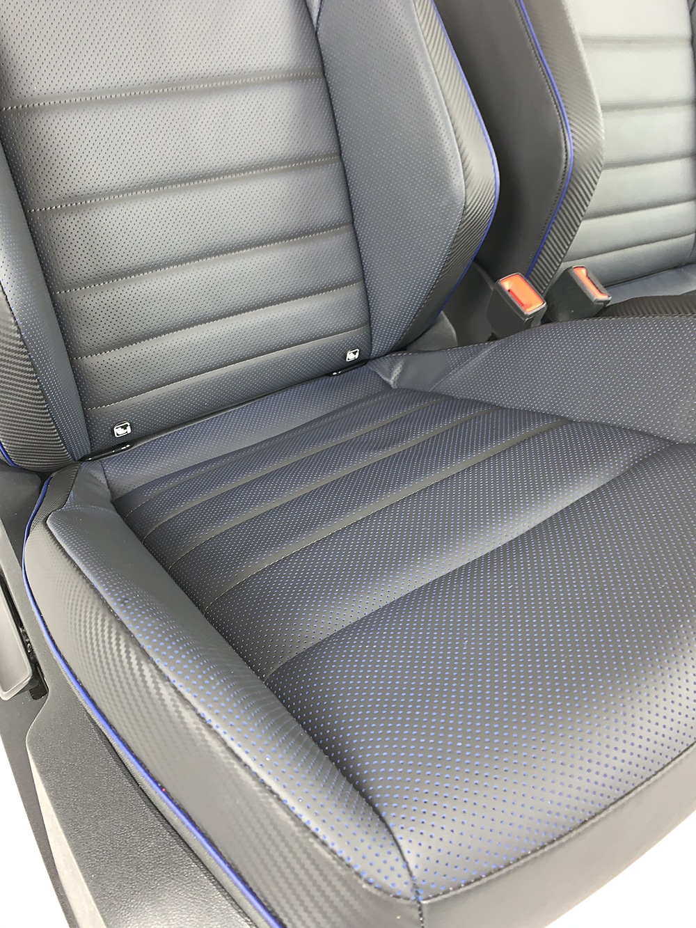 10040 VW Golf8 Seats7