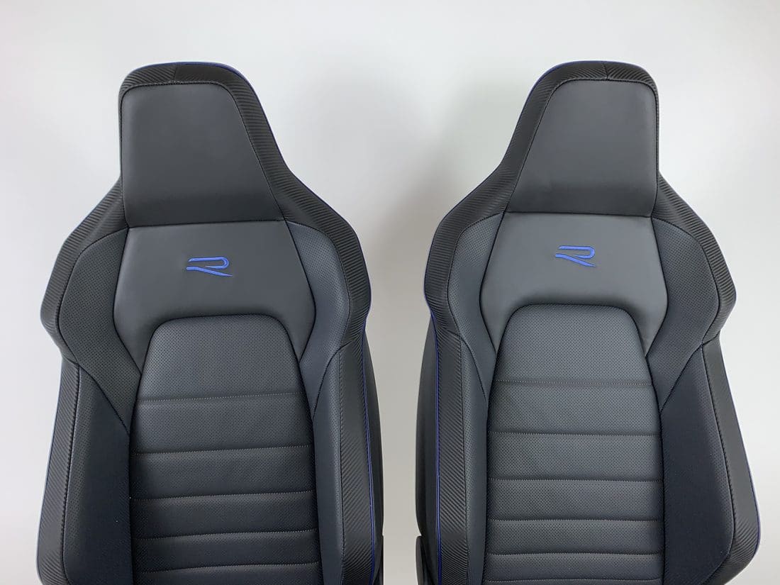 10040 VW Golf8 Seats9