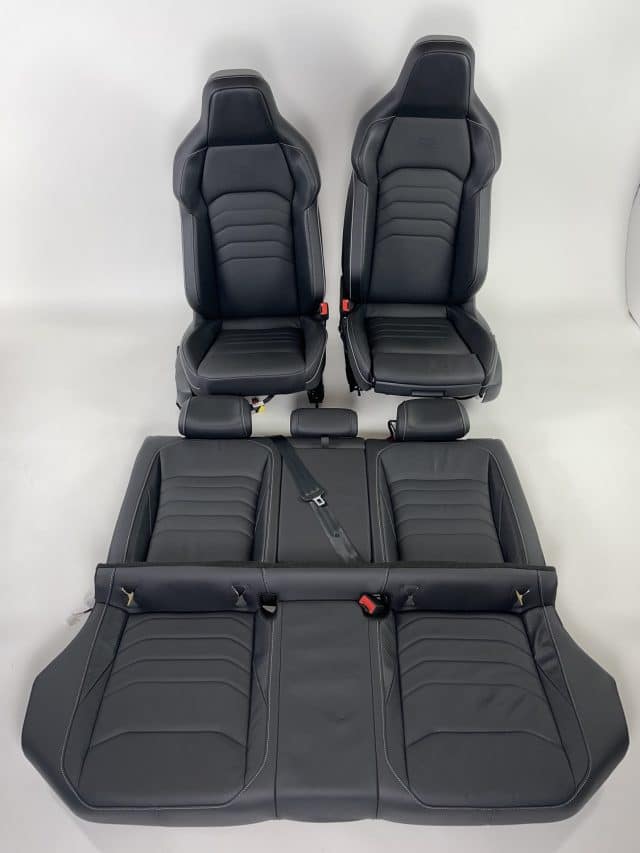 Intérieur Vw Golf 8 R cuir noir surpiqué gris