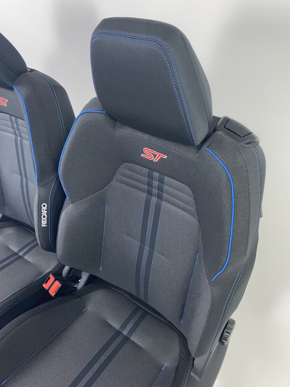 Ford Stoelen Stof 3 Deur Detail 3 Scaled Ford Stoelen Stof 3 Deur Detail 3 Scaled