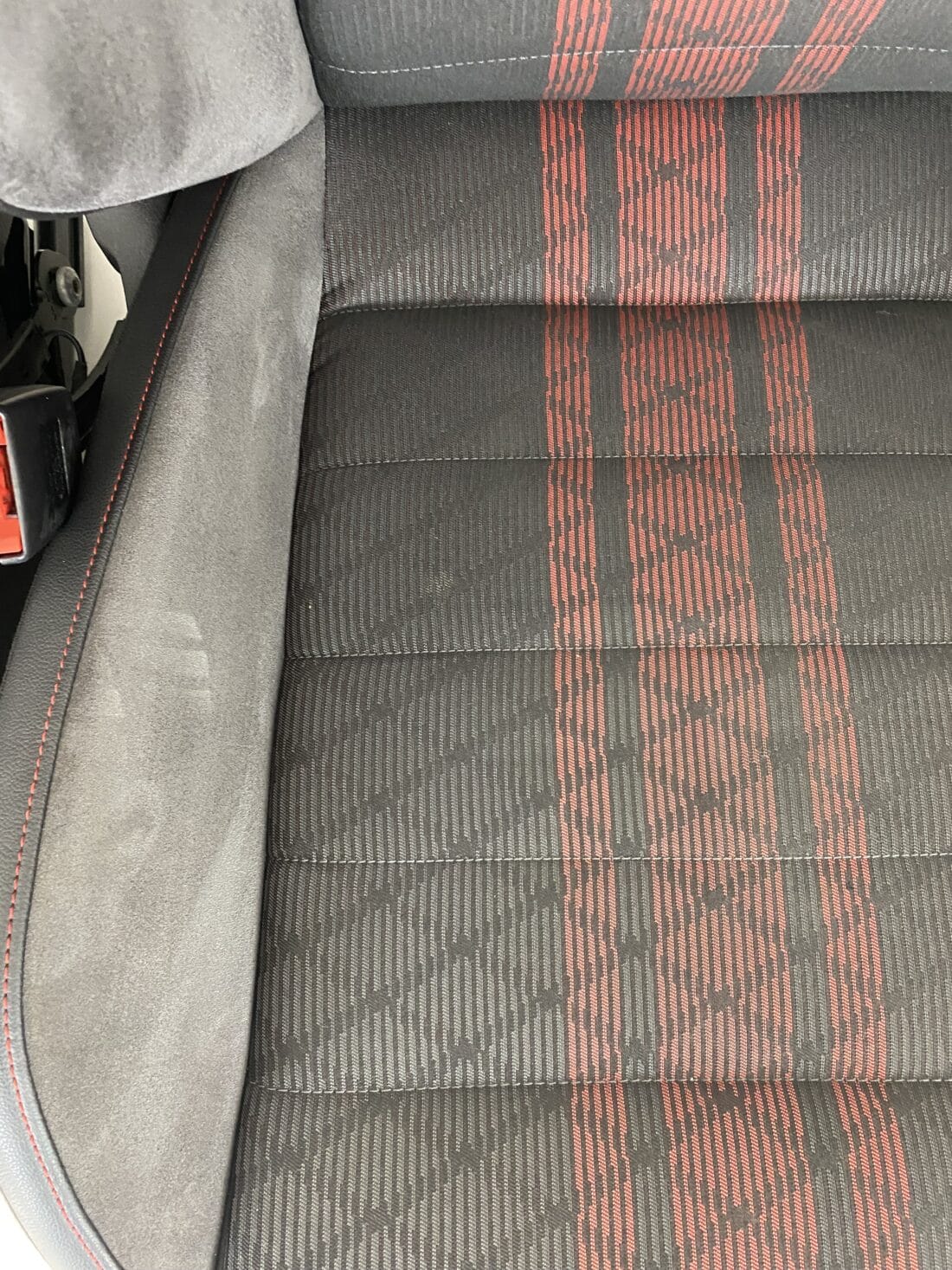 Trp Post Container-Daten Trp Post-ID 10217 Innenausstattung VW Golf 7 GTI TCR Alcantara/Stoff grau/rot Trp Post Container