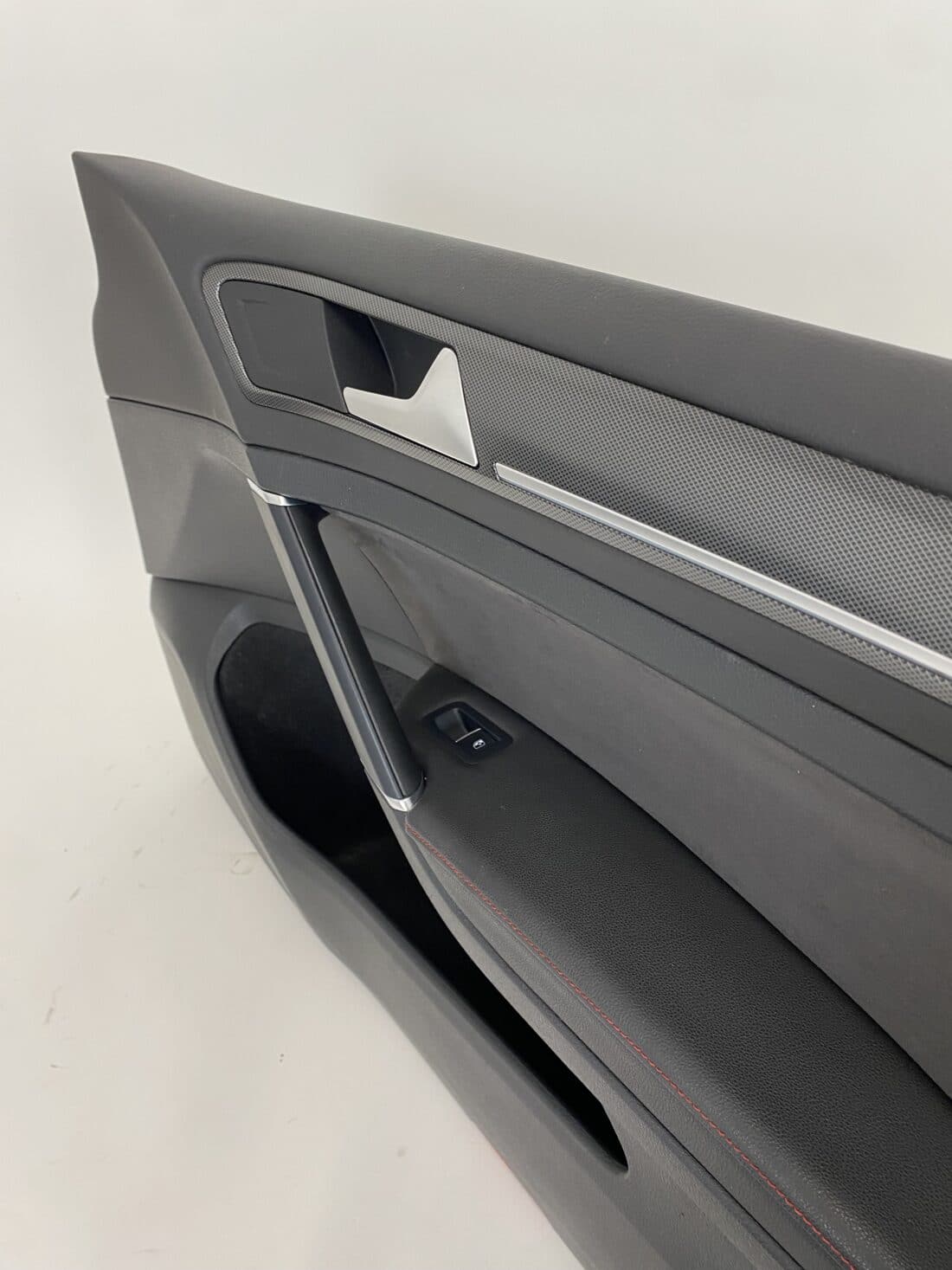 Trp Post Container-Daten Trp Post-ID 10217 Innenausstattung VW Golf 7 GTI TCR Alcantara/Stoff grau/rot Trp Post Container