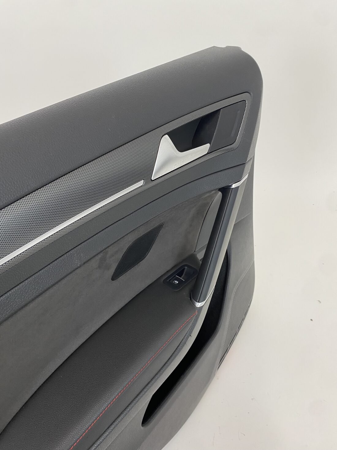 Trp Post Container-Daten Trp Post-ID 10217 Innenausstattung VW Golf 7 GTI TCR Alcantara/Stoff grau/rot Trp Post Container