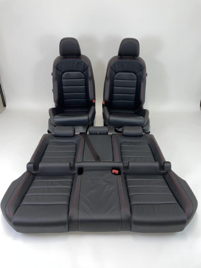 Datos del contenedor de Trp Post. ID de Trp Post: 11253. Interior del VW Golf 7 GTI TCR 5G: cuero negro con costuras rojas. Contenedor de Trp Post.