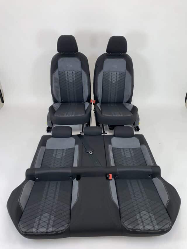Intérieur VW Taigo R C61 : Alcantara, tissu et cuir gris et noir