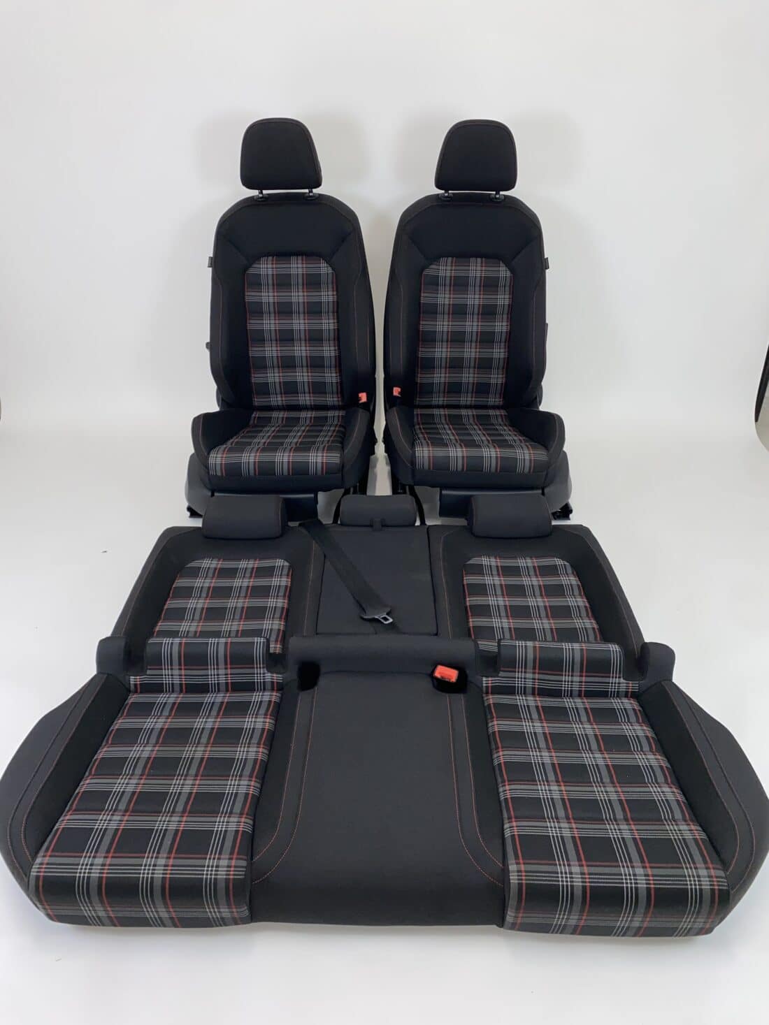 Données du conteneur Trp Post - ID Trp Post 13224 - Intérieur VW Golf 7 GTI - Tissu noir à carreaux rouges, blancs et gris - Conteneur Trp Post