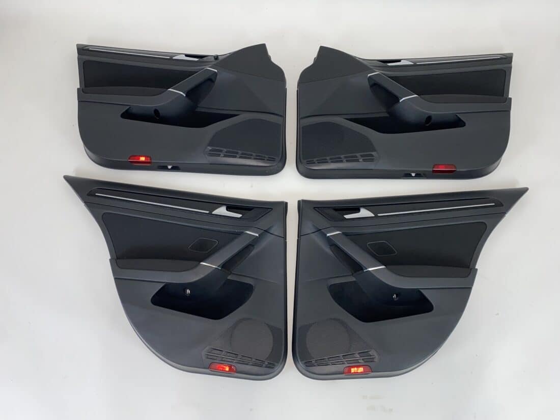 Données du conteneur Trp Post - ID Trp Post 13224 - Intérieur VW Golf 7 GTI - Tissu noir à carreaux rouges, blancs et gris - Conteneur Trp Post