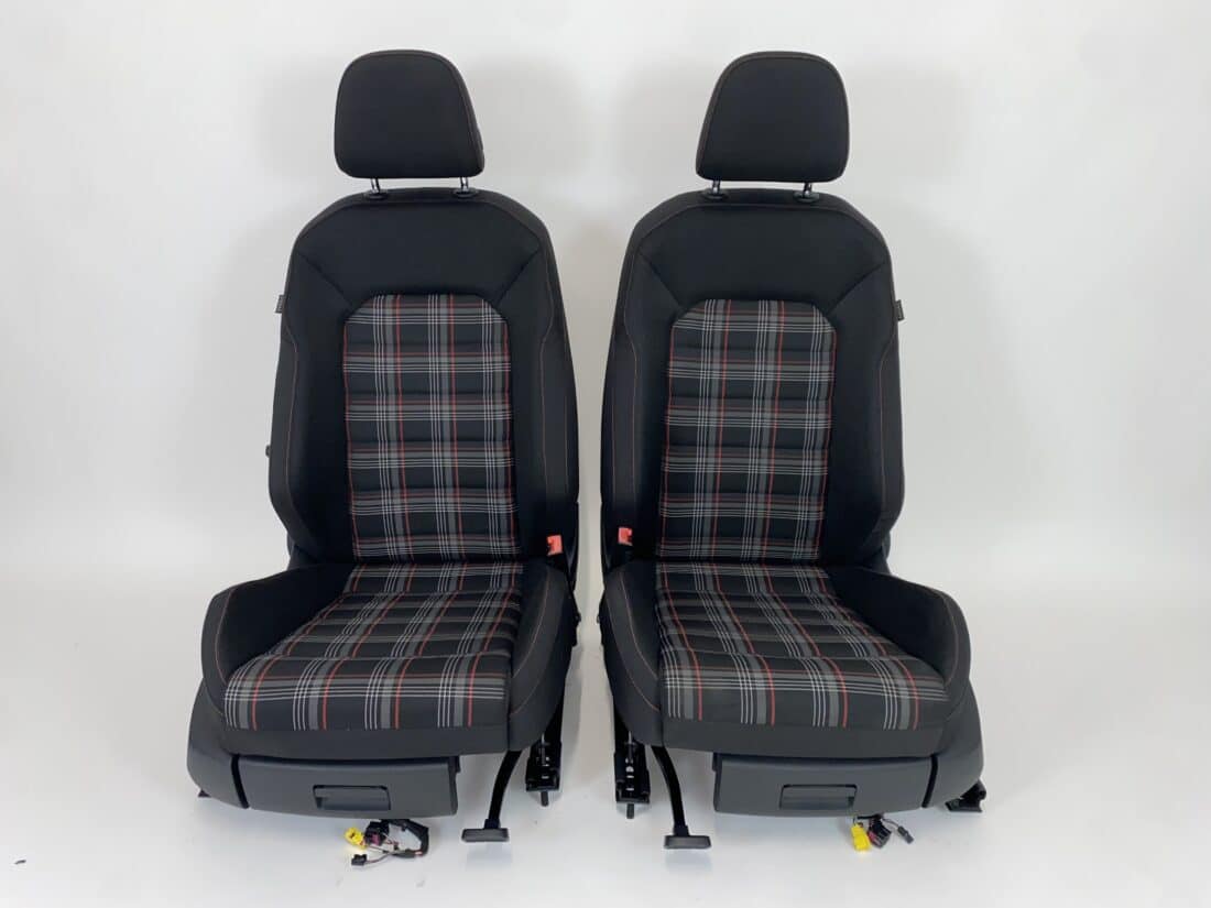 Données du conteneur Trp Post - ID Trp Post 13224 - Intérieur VW Golf 7 GTI - Tissu noir à carreaux rouges, blancs et gris - Conteneur Trp Post