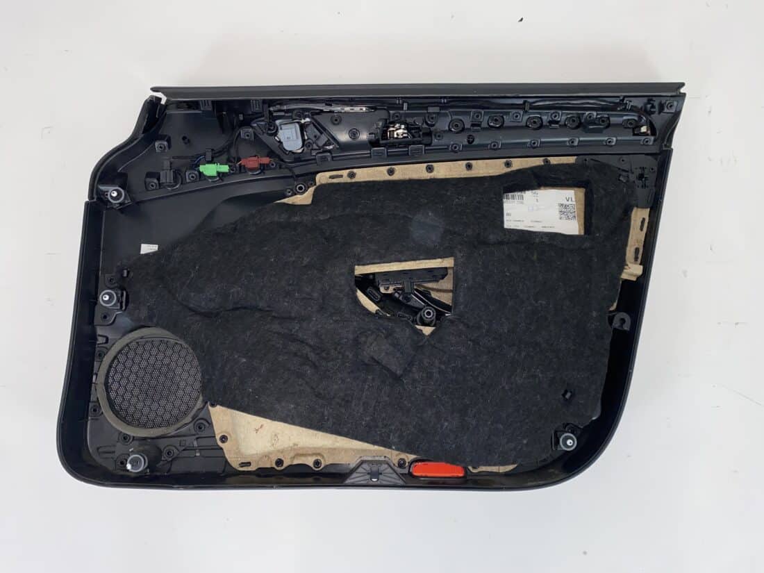 Données du conteneur Trp Post - ID Trp Post 13224 - Intérieur VW Golf 7 GTI - Tissu noir à carreaux rouges, blancs et gris - Conteneur Trp Post
