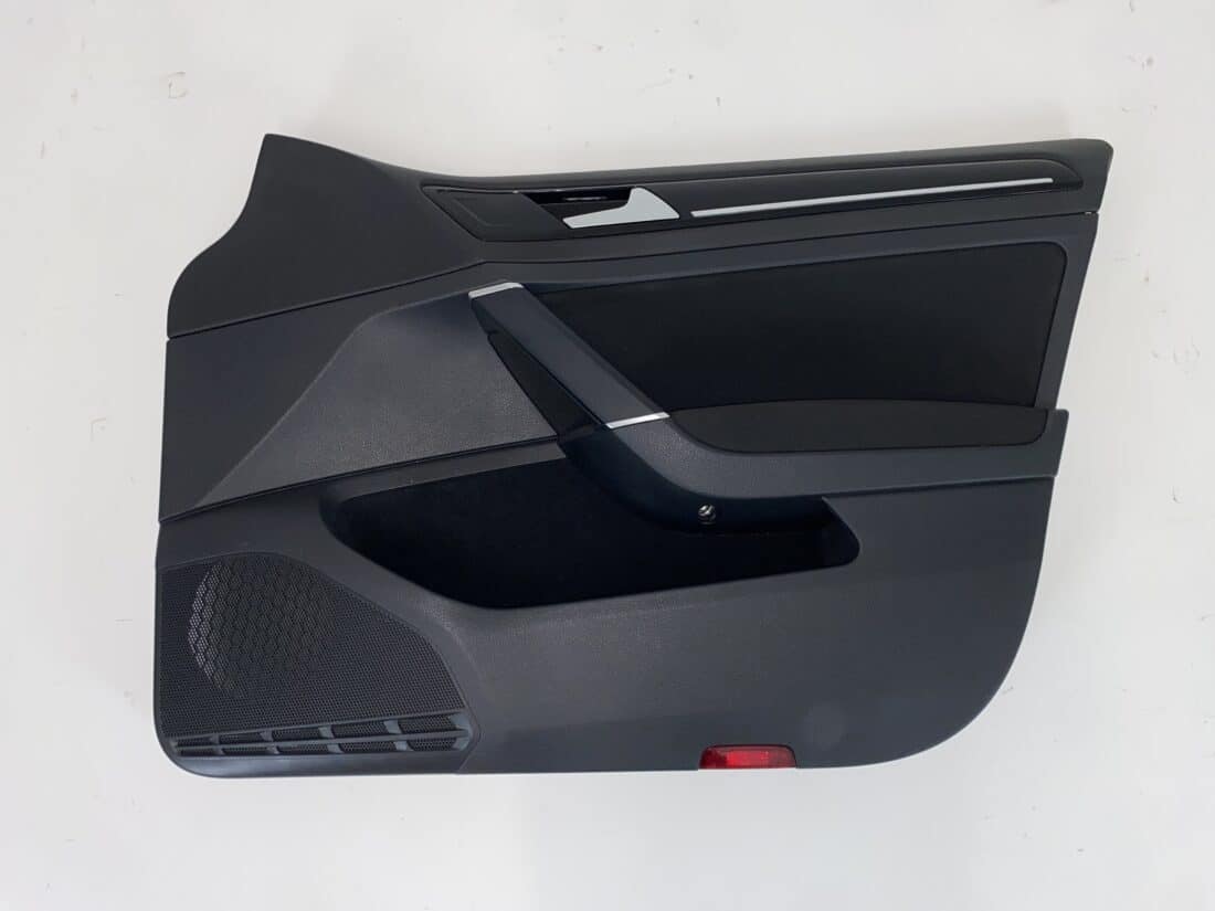 Données du conteneur Trp Post - ID Trp Post 13224 - Intérieur VW Golf 7 GTI - Tissu noir à carreaux rouges, blancs et gris - Conteneur Trp Post