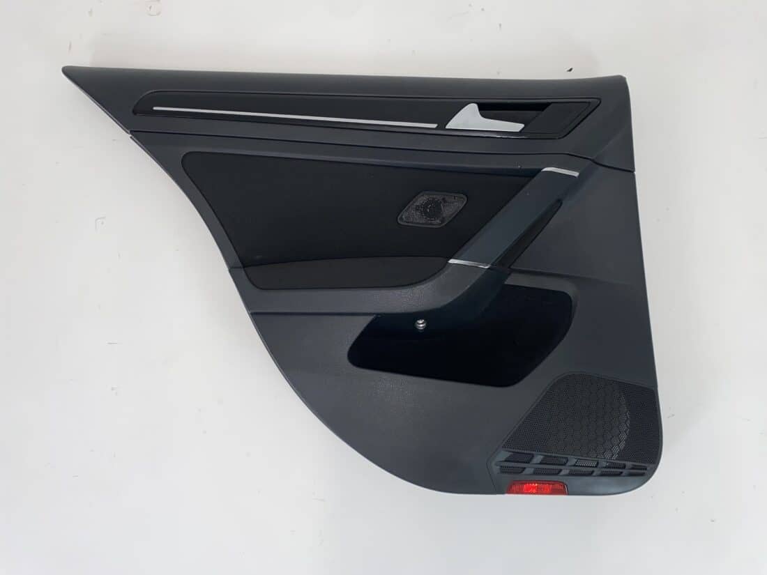 Données du conteneur Trp Post - ID Trp Post 13224 - Intérieur VW Golf 7 GTI - Tissu noir à carreaux rouges, blancs et gris - Conteneur Trp Post