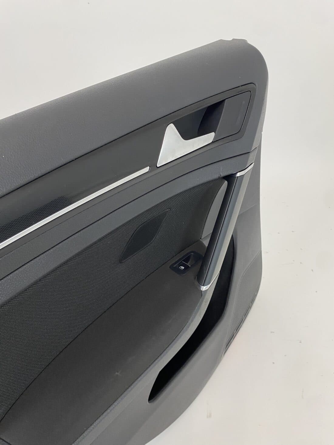 Données du conteneur Trp Post - ID Trp Post 13224 - Intérieur VW Golf 7 GTI - Tissu noir à carreaux rouges, blancs et gris - Conteneur Trp Post