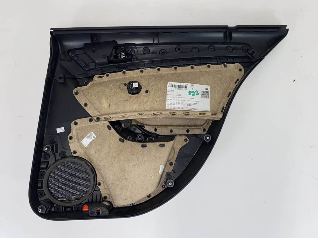 Données du conteneur Trp Post - ID Trp Post 13224 - Intérieur VW Golf 7 GTI - Tissu noir à carreaux rouges, blancs et gris - Conteneur Trp Post