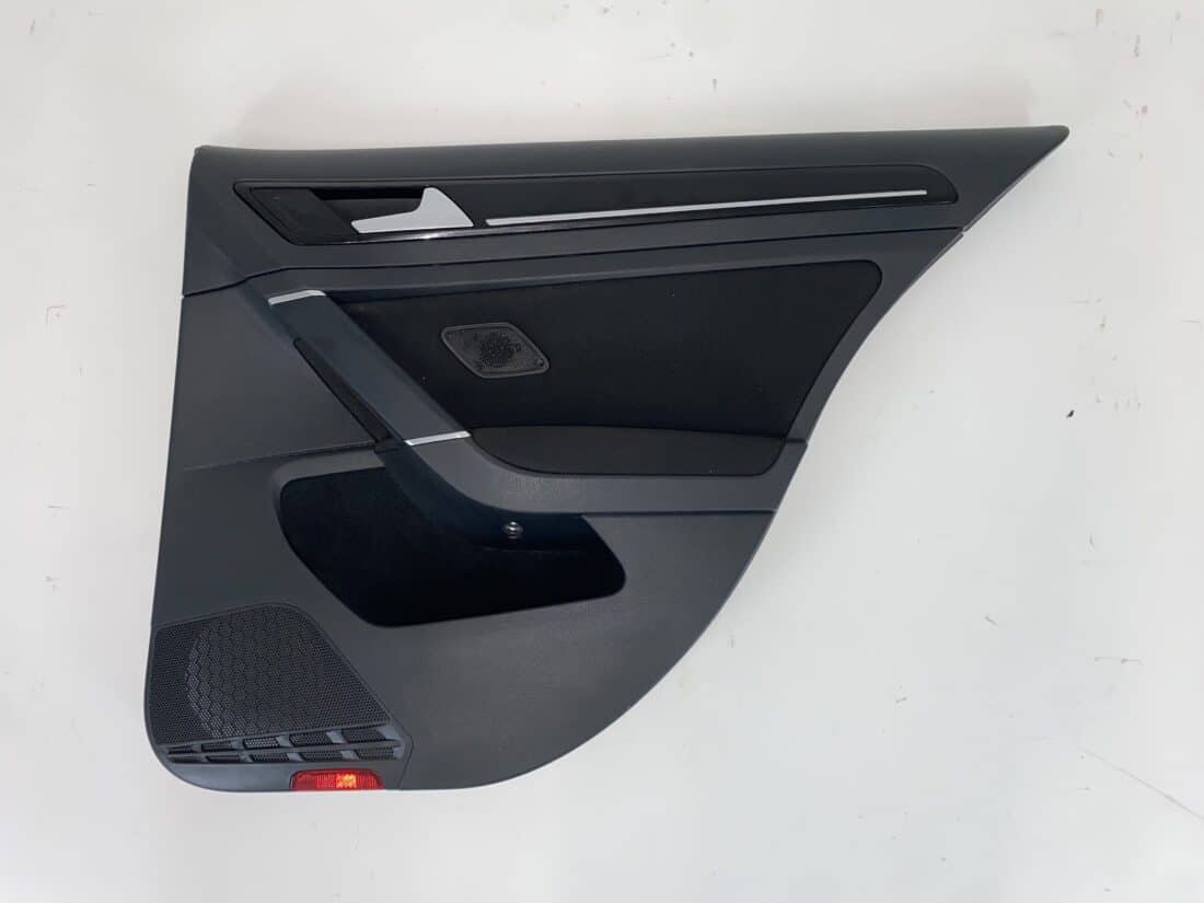 Données du conteneur Trp Post - ID Trp Post 13224 - Intérieur VW Golf 7 GTI - Tissu noir à carreaux rouges, blancs et gris - Conteneur Trp Post