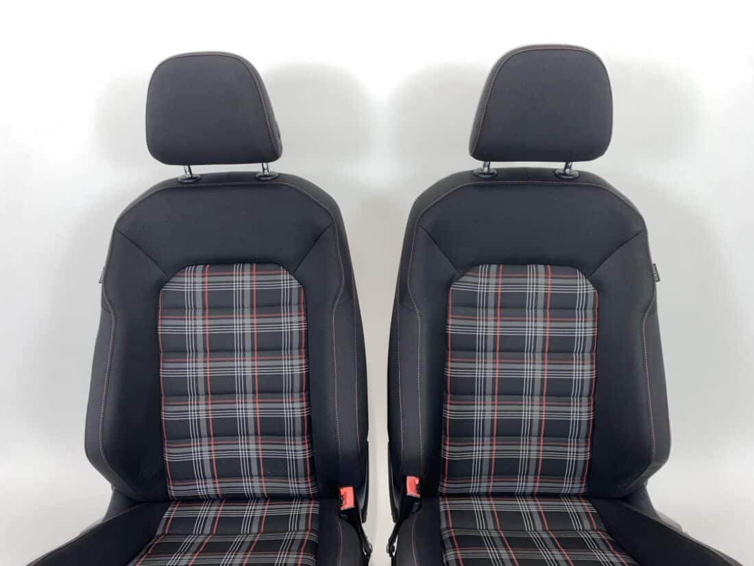 Données du conteneur Trp Post - ID Trp Post 13224 - Intérieur VW Golf 7 GTI - Tissu noir à carreaux rouges, blancs et gris - Conteneur Trp Post