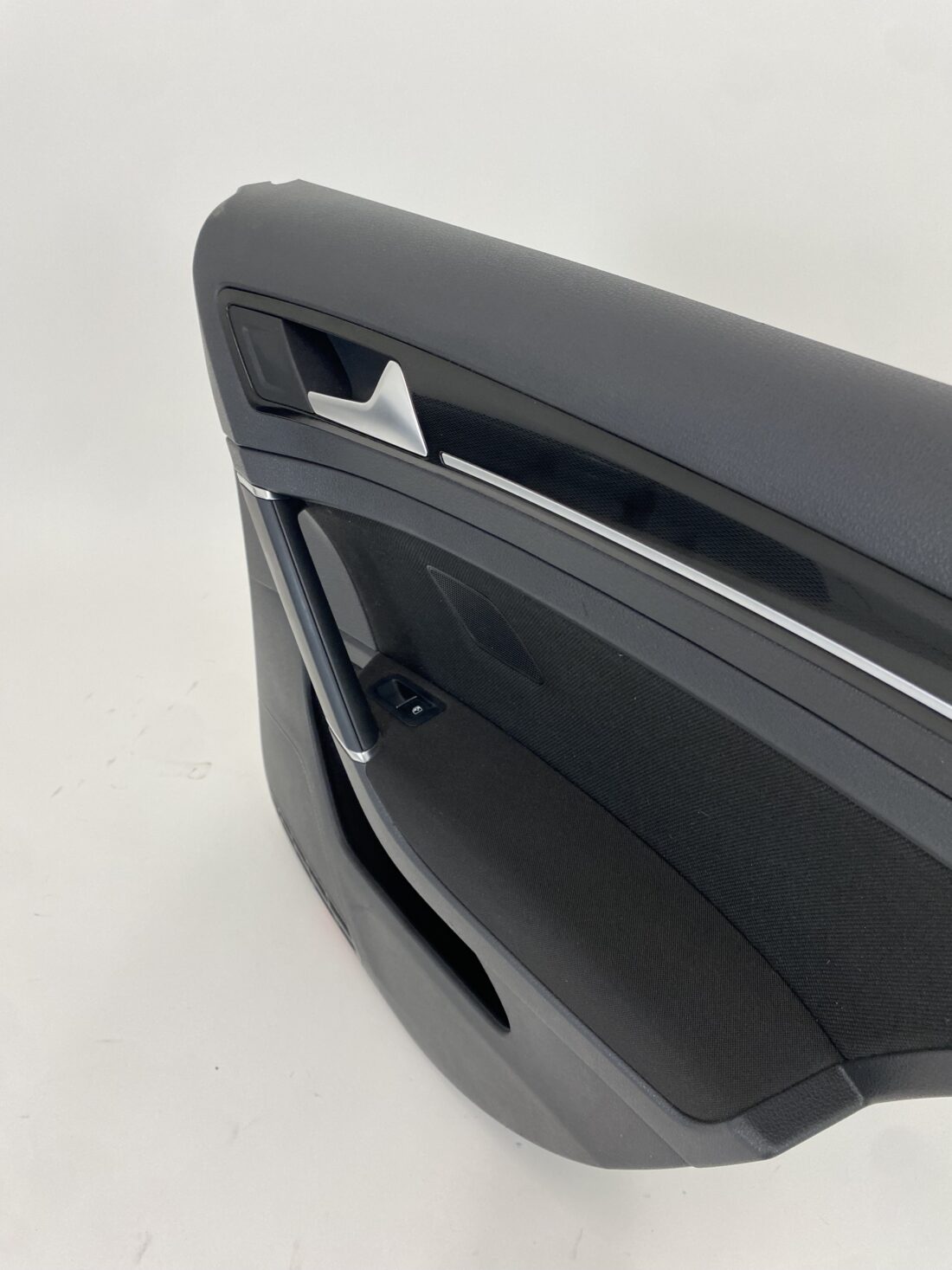 Données du conteneur Trp Post - ID Trp Post 13224 - Intérieur VW Golf 7 GTI - Tissu noir à carreaux rouges, blancs et gris - Conteneur Trp Post