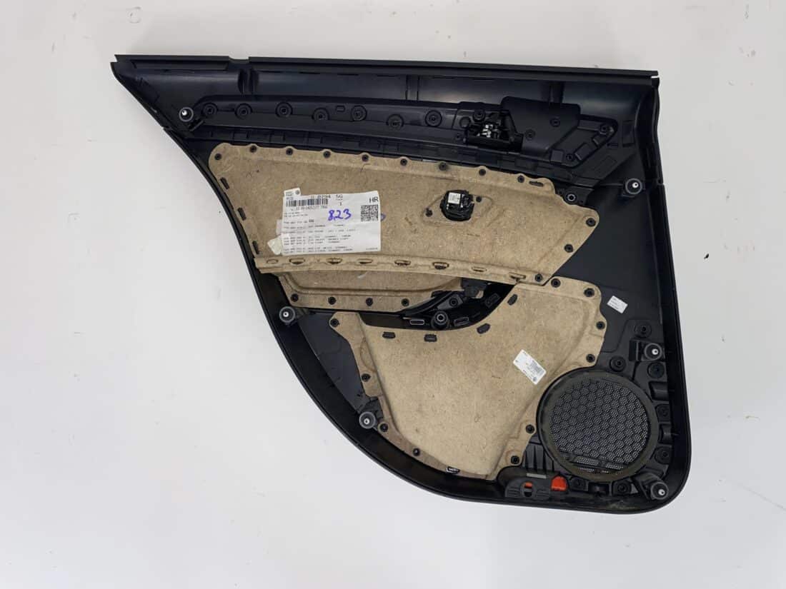 Données du conteneur Trp Post - ID Trp Post 13224 - Intérieur VW Golf 7 GTI - Tissu noir à carreaux rouges, blancs et gris - Conteneur Trp Post