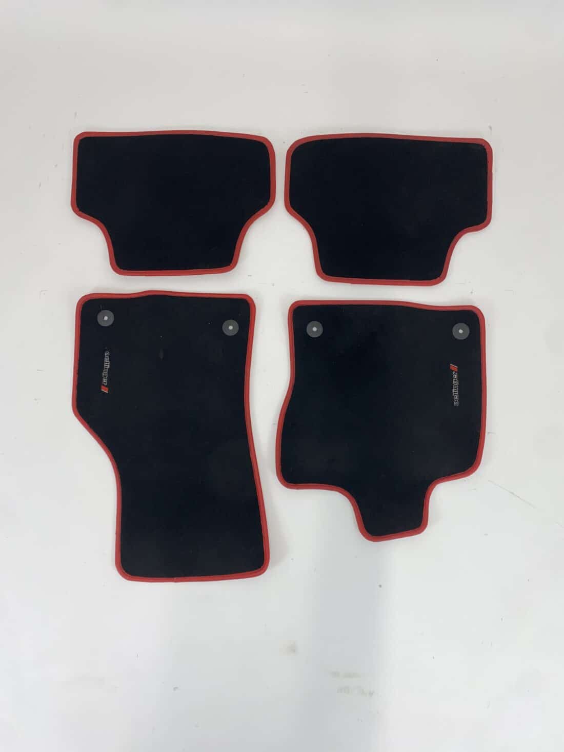 Données du conteneur Trp Post - ID Trp Post 13224 - Intérieur VW Golf 7 GTI - Tissu noir à carreaux rouges, blancs et gris - Conteneur Trp Post