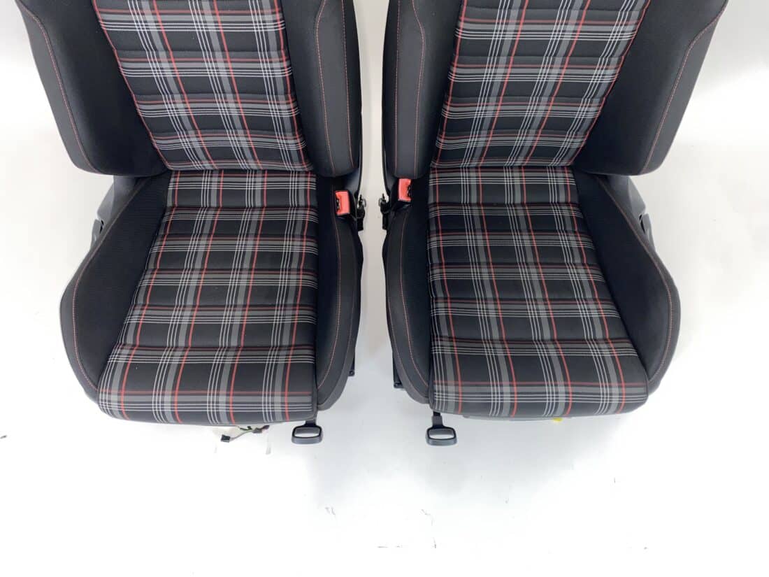 Données du conteneur Trp Post - ID Trp Post 13224 - Intérieur VW Golf 7 GTI - Tissu noir à carreaux rouges, blancs et gris - Conteneur Trp Post