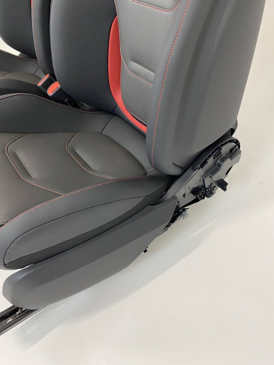 Trp Post Container Data Trp Post Id 15946 Mercedes Benz Clase C Amg Performance Asientos W206 Cuero Gris Negro Con Detalle Rojo Trp Post Container