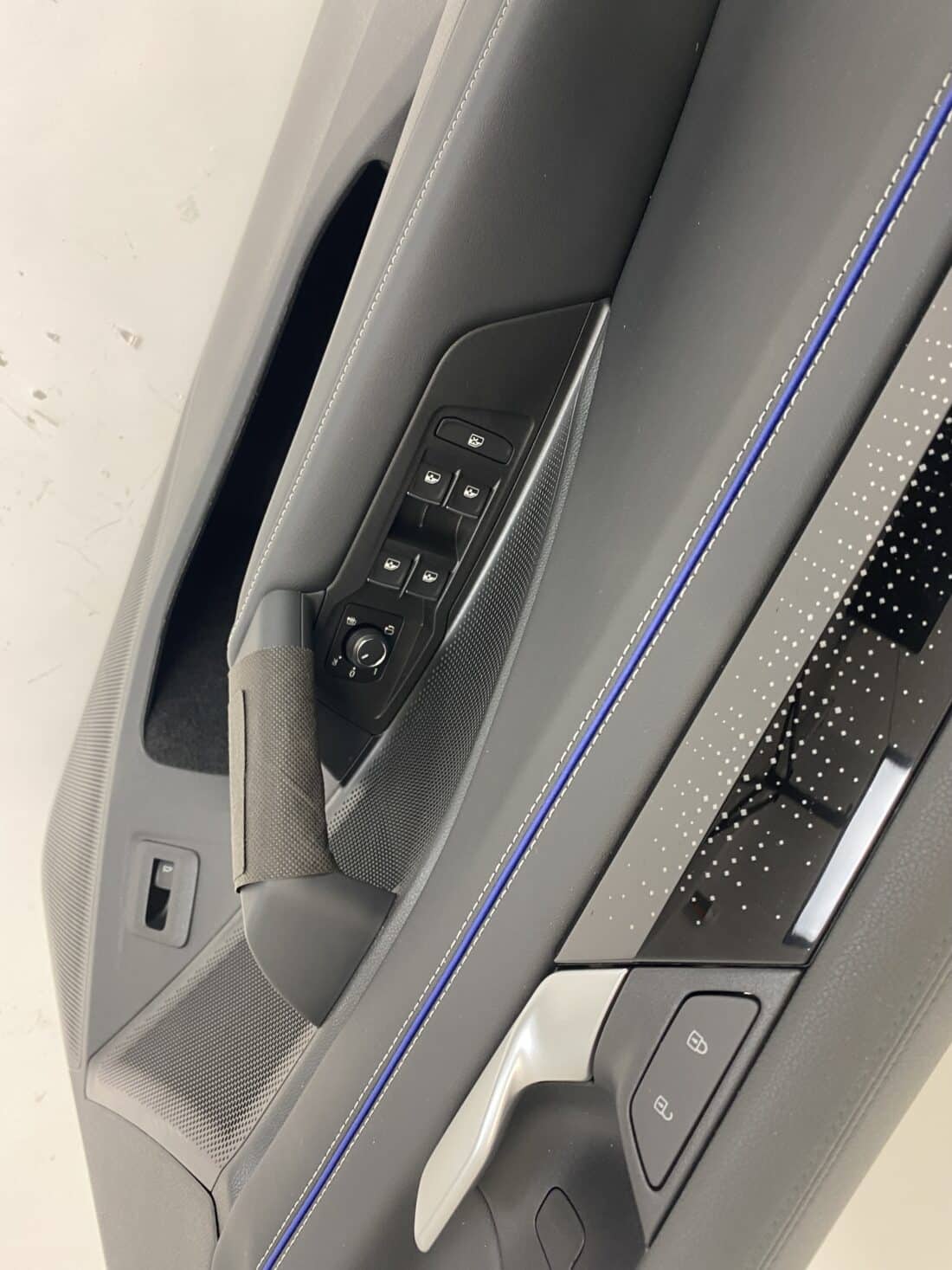 Trp Post Container Data Trp Post Id 16005 Interior Vw Tiguan Leather Black With Blue Details Trp Post Container Trp Post Container Data Trp Post Id 16005 Interior Vw Tiguan Leather Black With Blue Details Trp Post Container