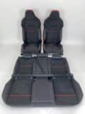 Interieur VW Golf 8 GTI Clubsport Alcantara Grijs Honingraat/Rode Strepen