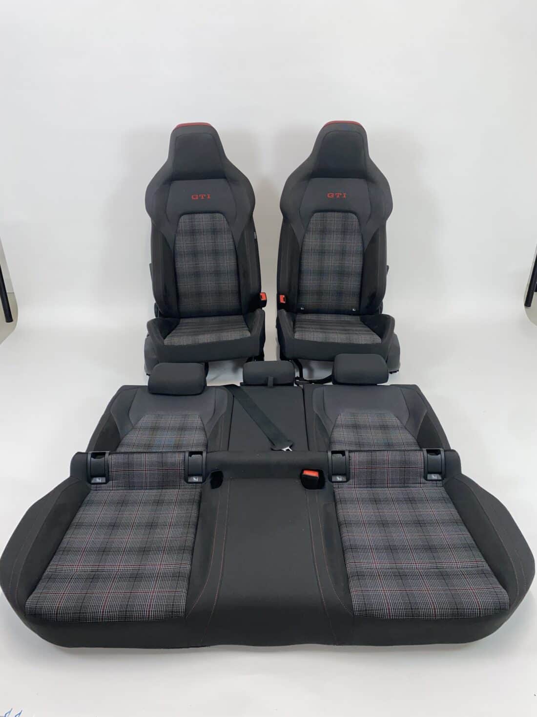 Interieur Vw Golf 8 Gti Alcantara Stof Grijs Geruit Rood Wit Grijs Interieur Vw Golf 8 Gti Alcantara Stof Grijs Geruit Rood Wit Grijs