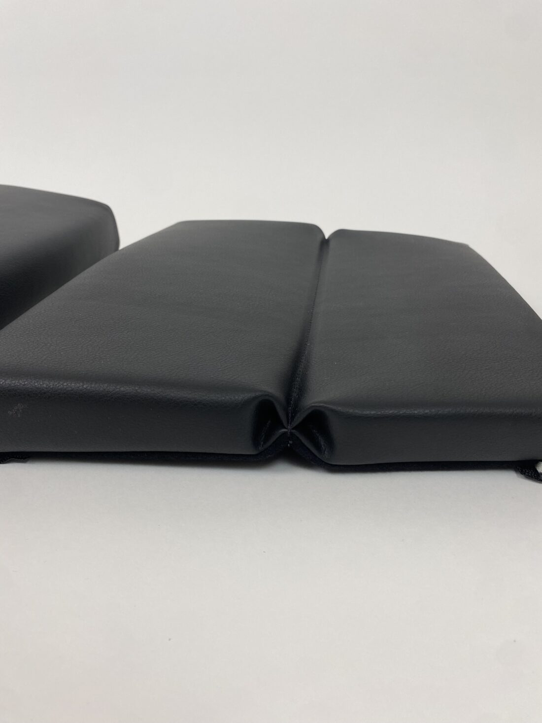 Trp Post Container Data Trp Post ID 19906 Seat Cushion, 3-piece, Pole Position Abe, Faux Leather, Black, 7228119 B36 Et Trp Post Container